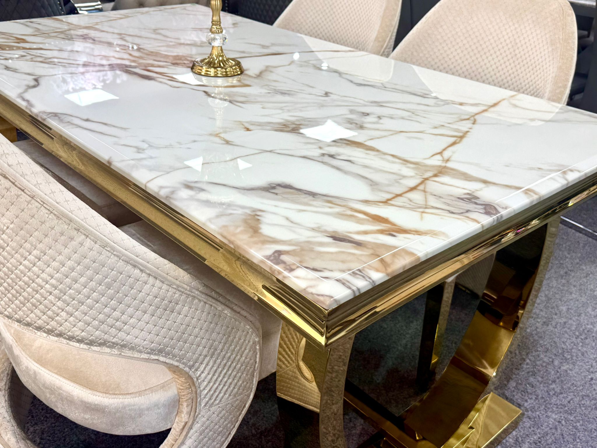 Arianna 160cm Marble & Gold Dining Table With Santos Curve Velvet Chairs Gold Legs