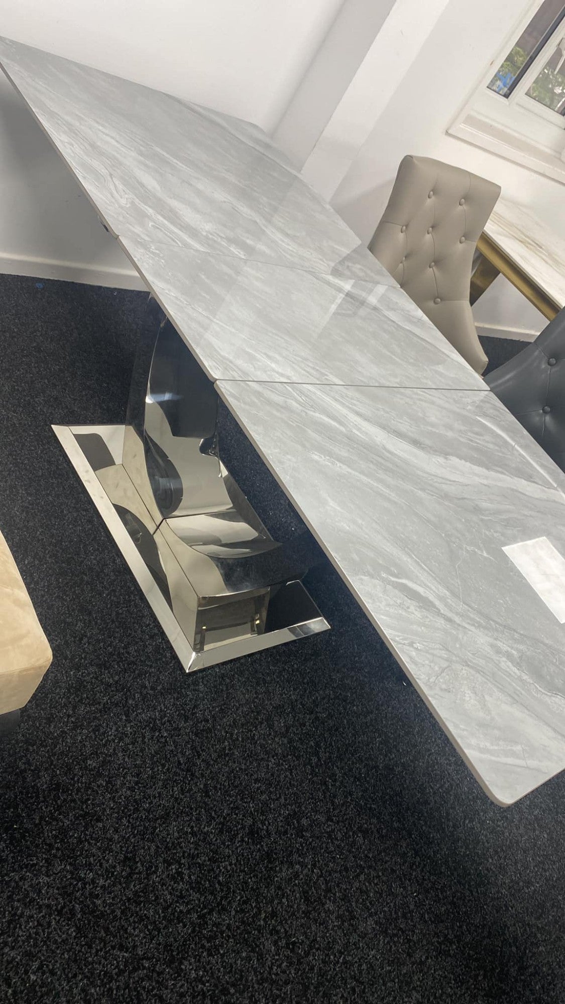 Arial 1.2–1.5m Extending Grey Ceramic Marble Dining Table with Lasco Velvet Dining Chairs – Luxury Modern Dining Set